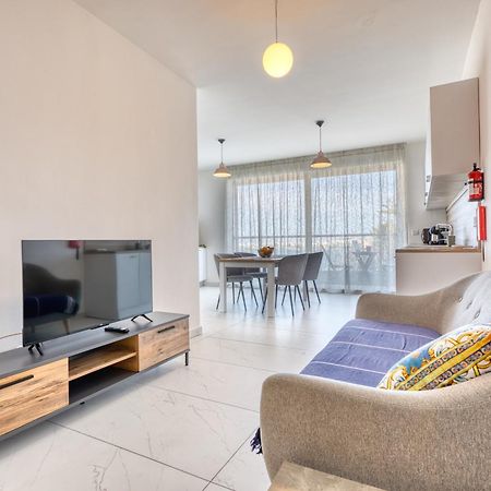 Blu Mar Sea View Apartments Сейнт Полс Бей Екстериор снимка
