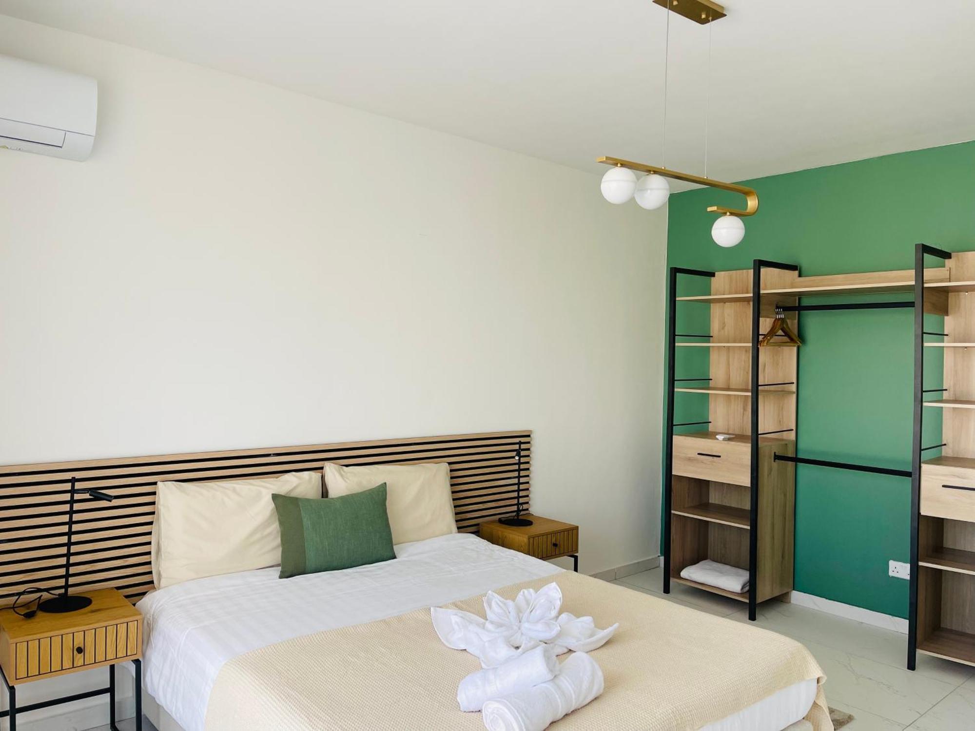 Blu Mar Sea View Apartments Сейнт Полс Бей Екстериор снимка