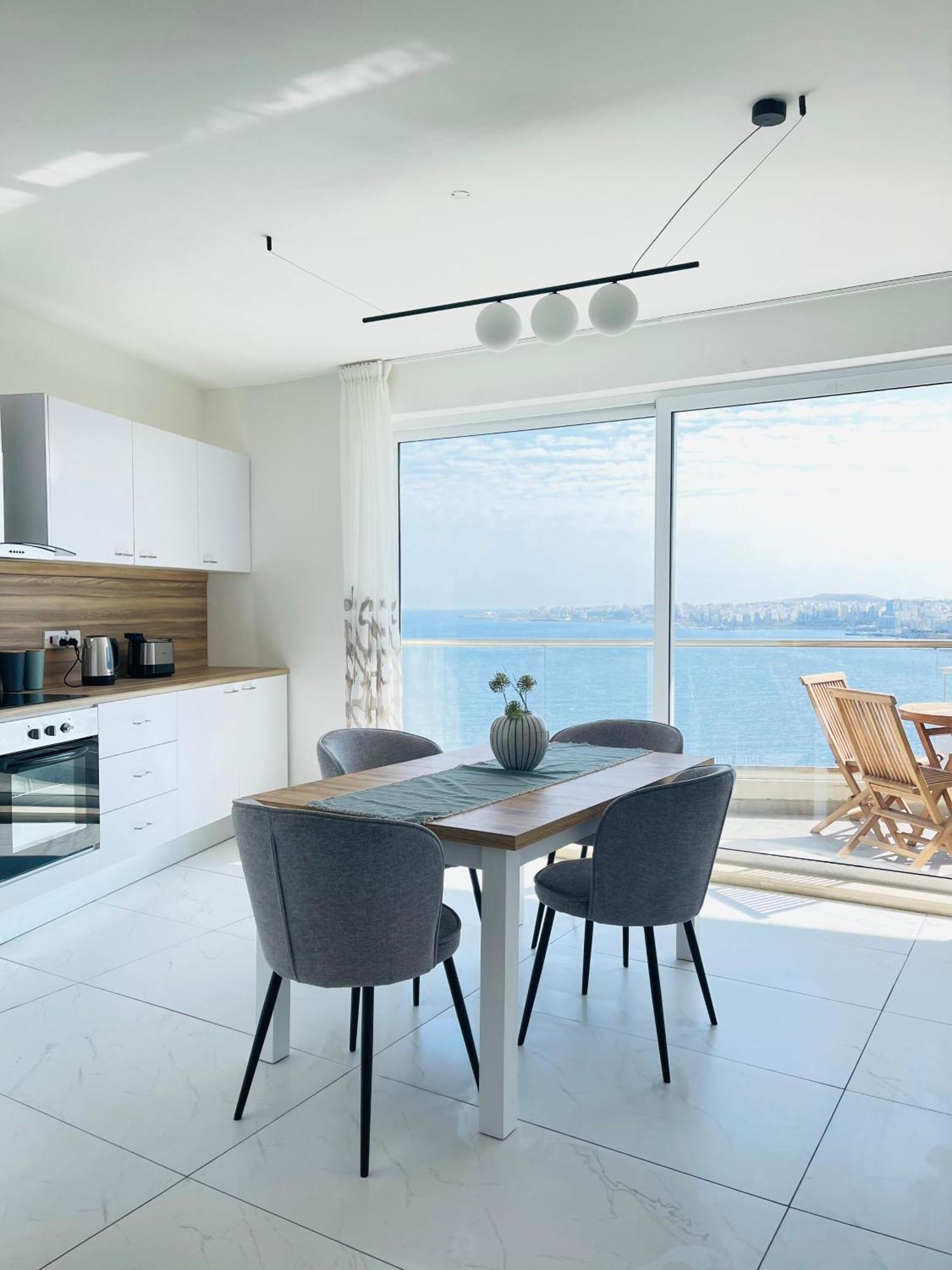 Blu Mar Sea View Apartments Сейнт Полс Бей Екстериор снимка