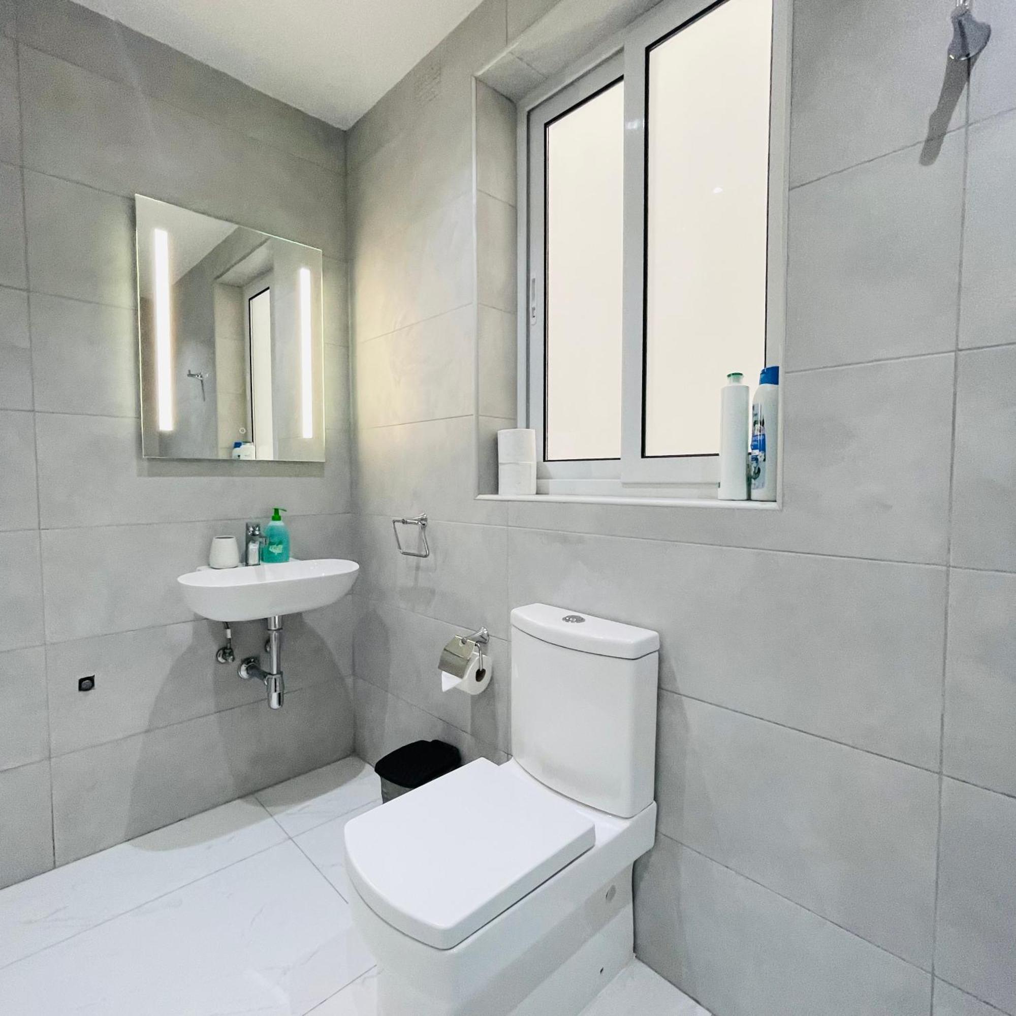 Blu Mar Sea View Apartments Сейнт Полс Бей Екстериор снимка