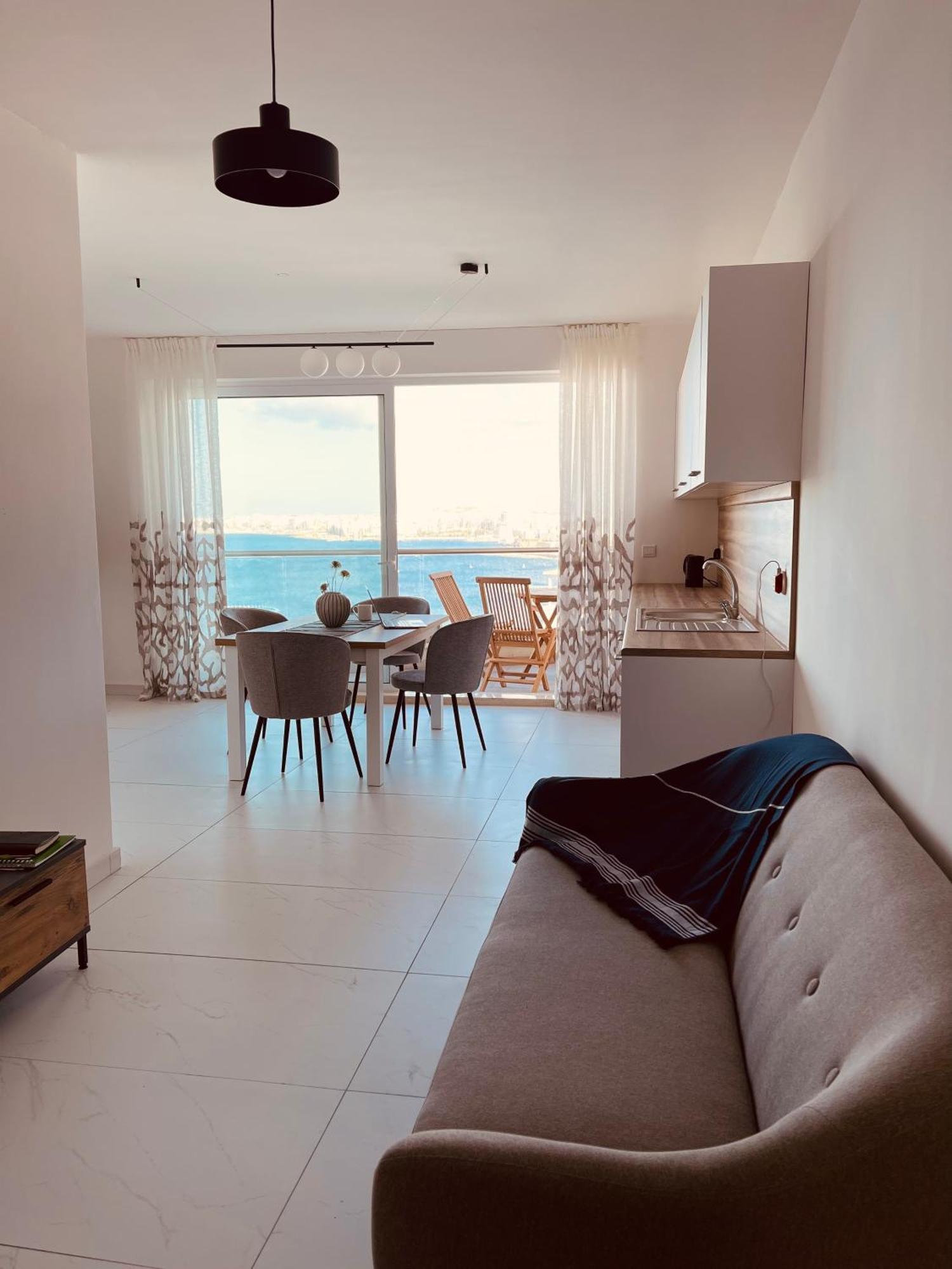Blu Mar Sea View Apartments Сейнт Полс Бей Екстериор снимка