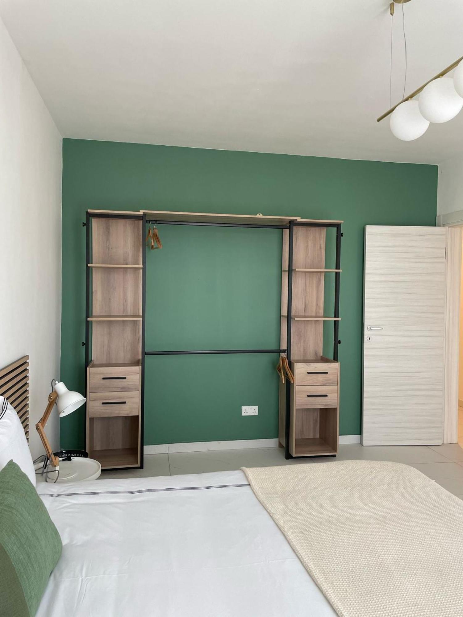 Blu Mar Sea View Apartments Сейнт Полс Бей Екстериор снимка