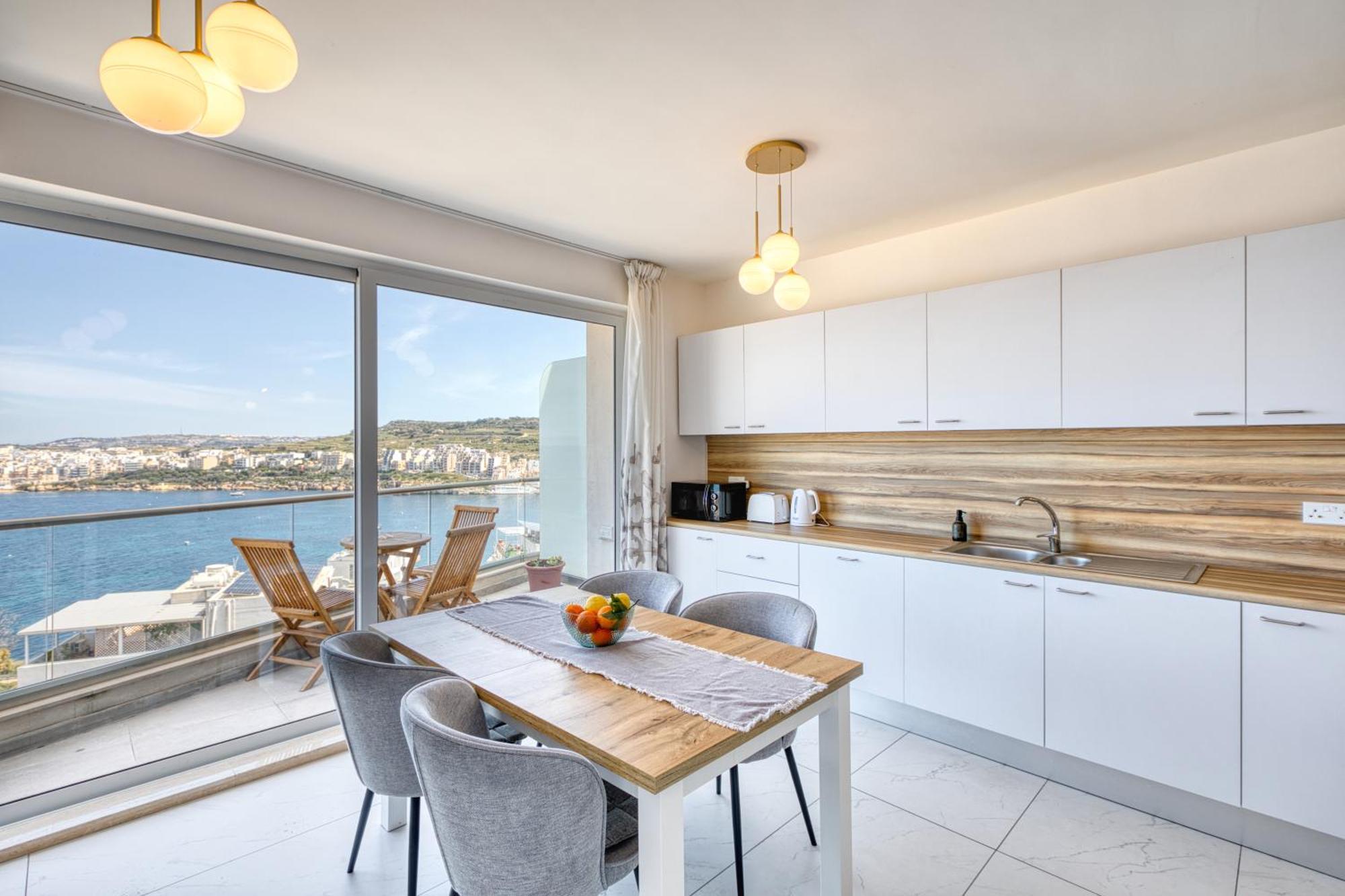 Blu Mar Sea View Apartments Сейнт Полс Бей Екстериор снимка