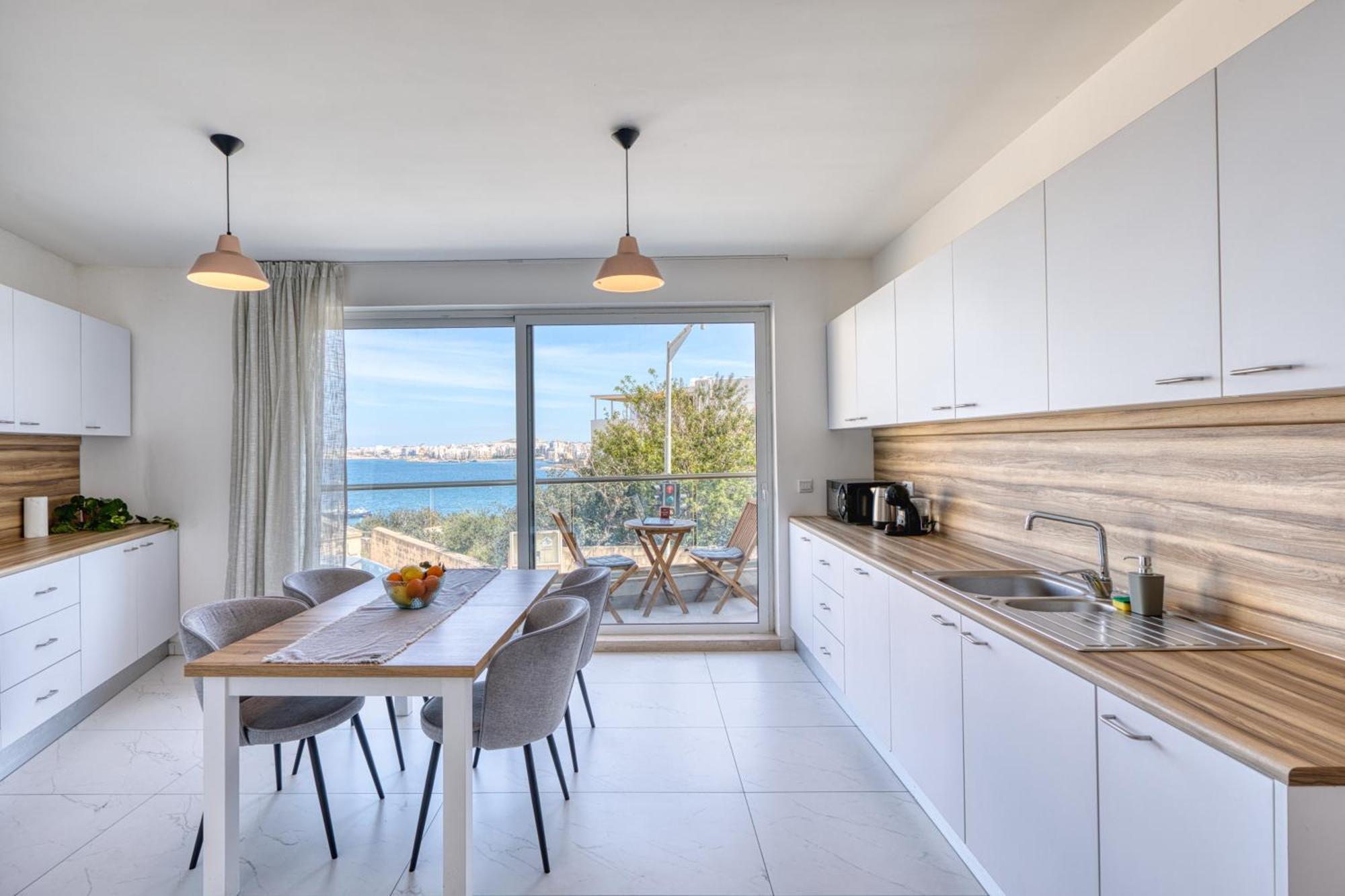 Blu Mar Sea View Apartments Сейнт Полс Бей Екстериор снимка