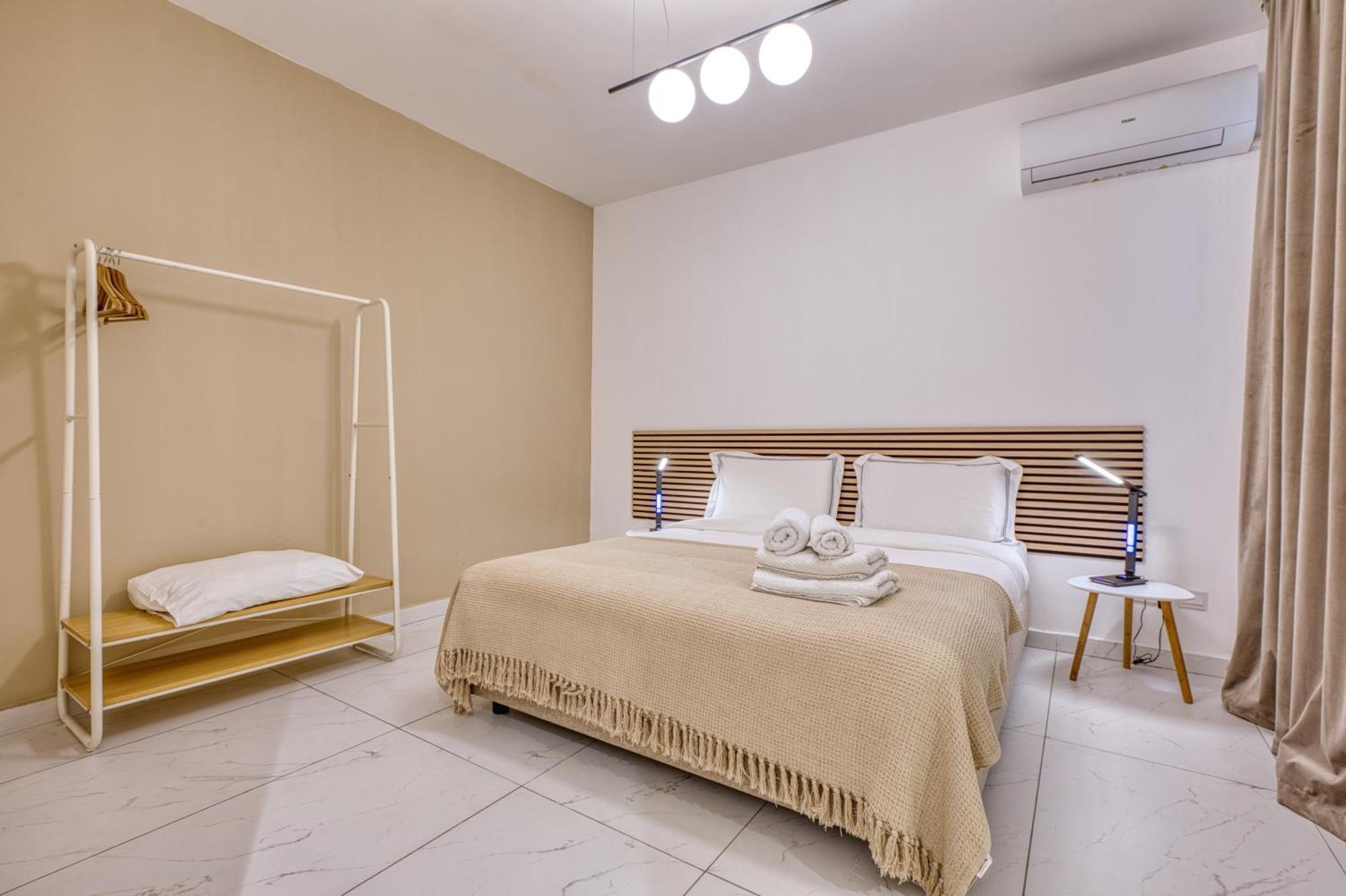 Blu Mar Sea View Apartments Сейнт Полс Бей Екстериор снимка
