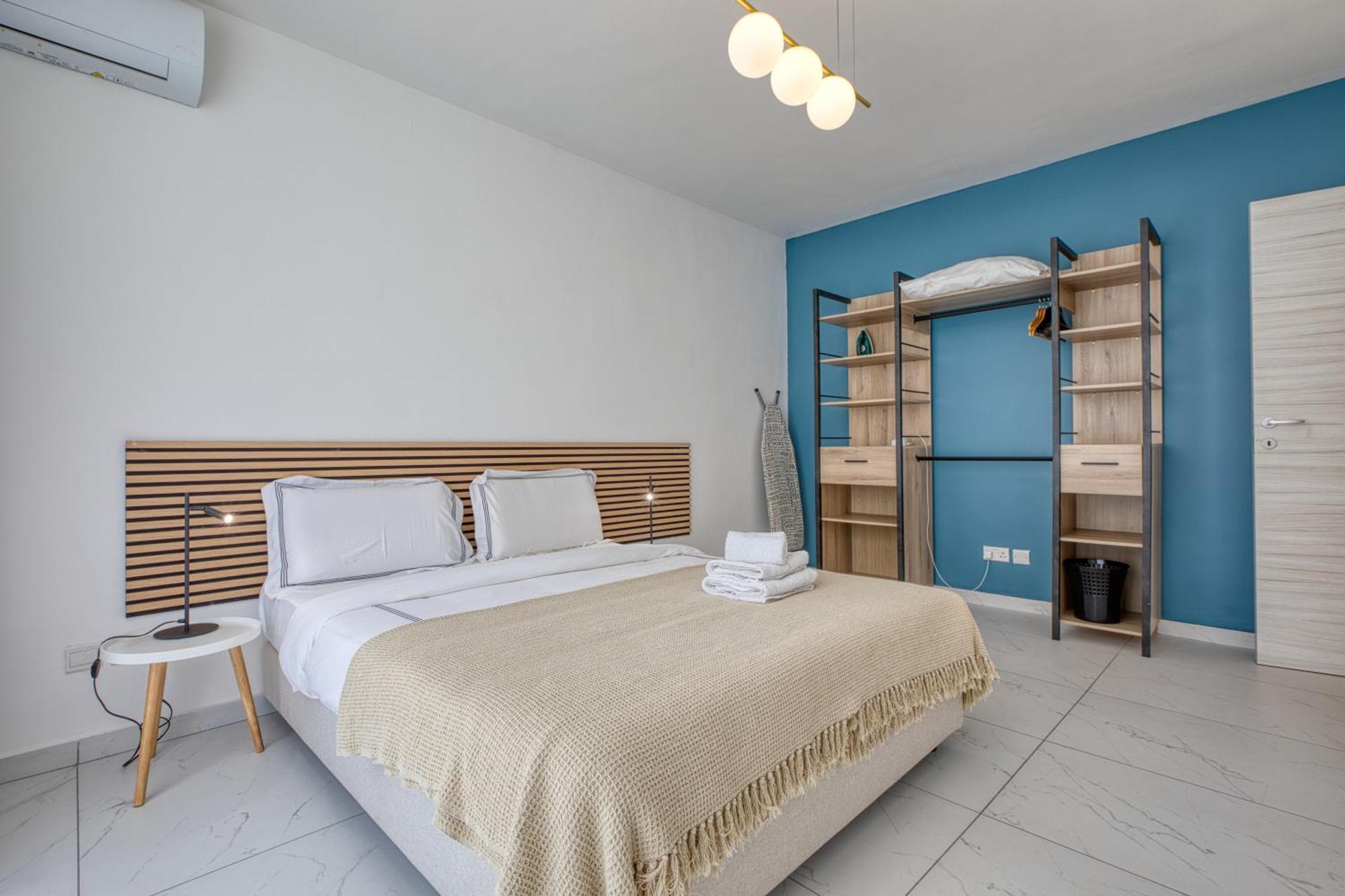 Blu Mar Sea View Apartments Сейнт Полс Бей Екстериор снимка