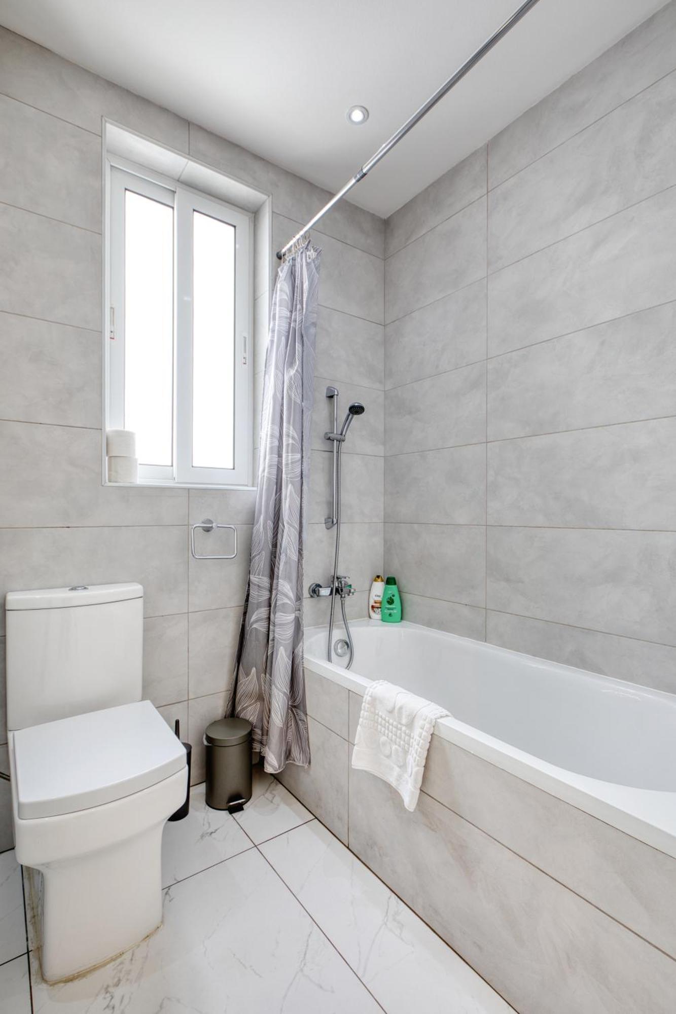 Blu Mar Sea View Apartments Сейнт Полс Бей Екстериор снимка