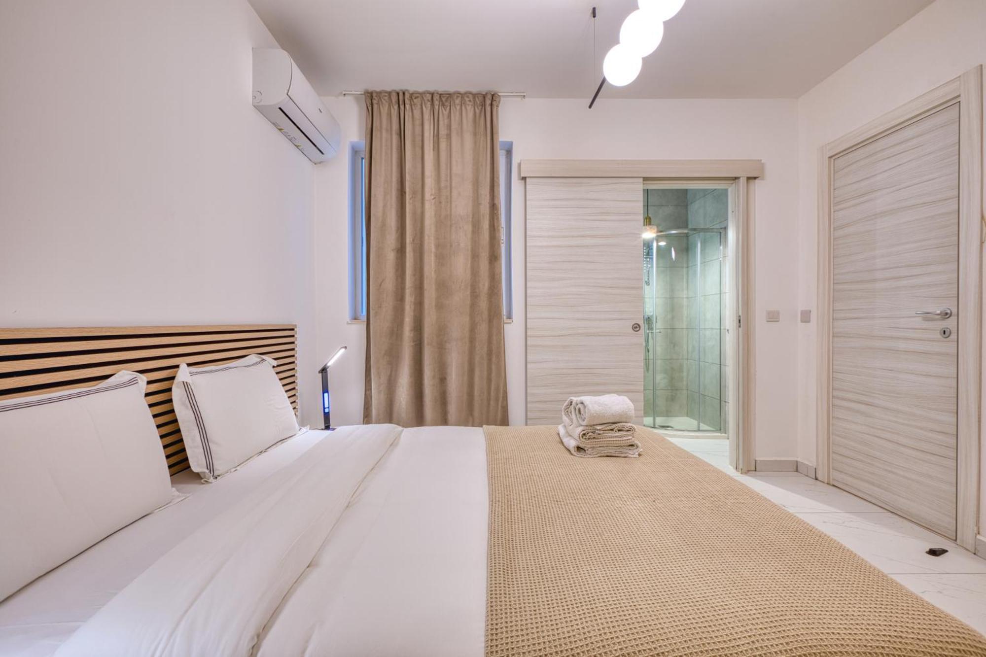 Blu Mar Sea View Apartments Сейнт Полс Бей Екстериор снимка