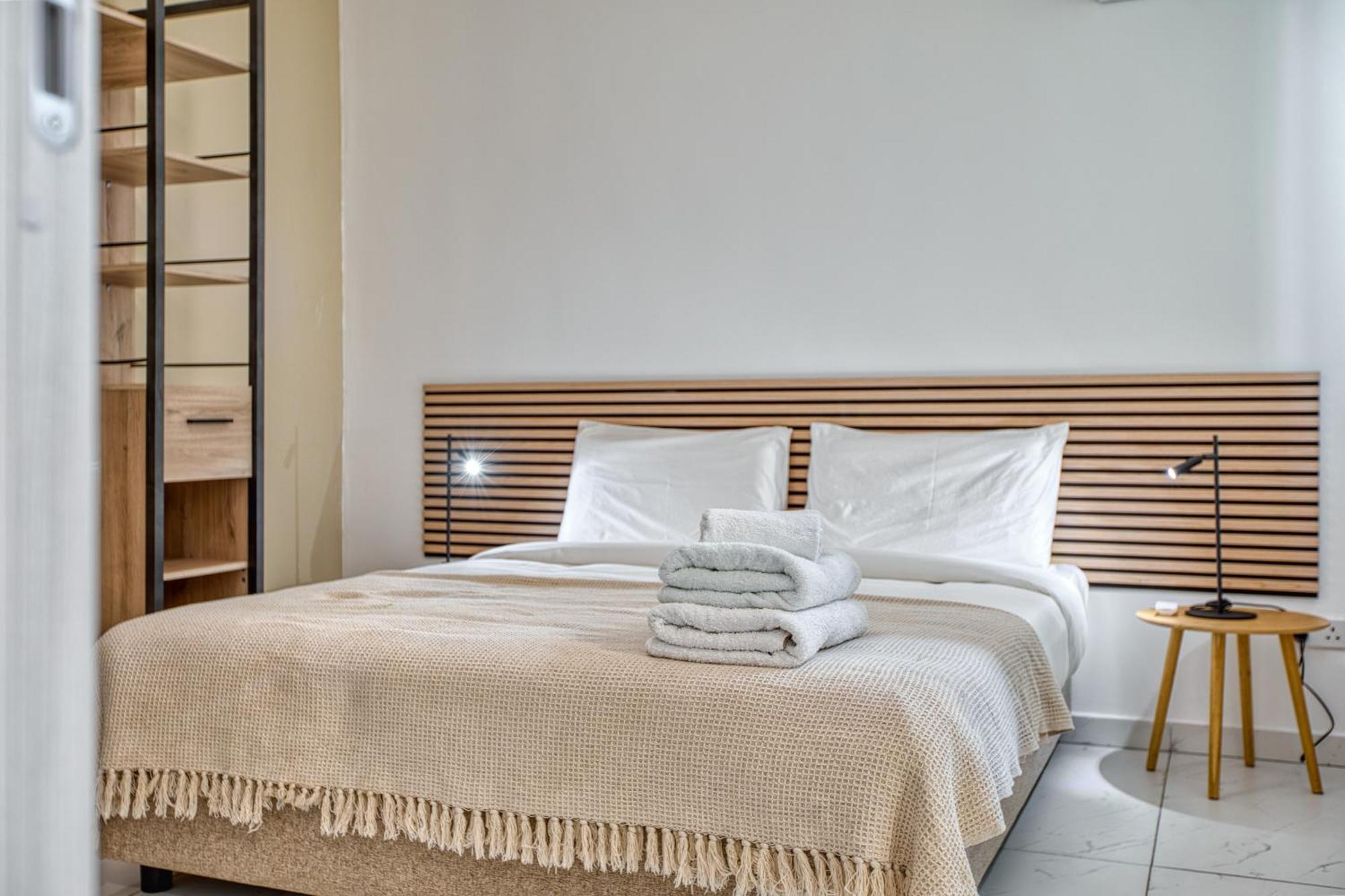 Blu Mar Sea View Apartments Сейнт Полс Бей Екстериор снимка