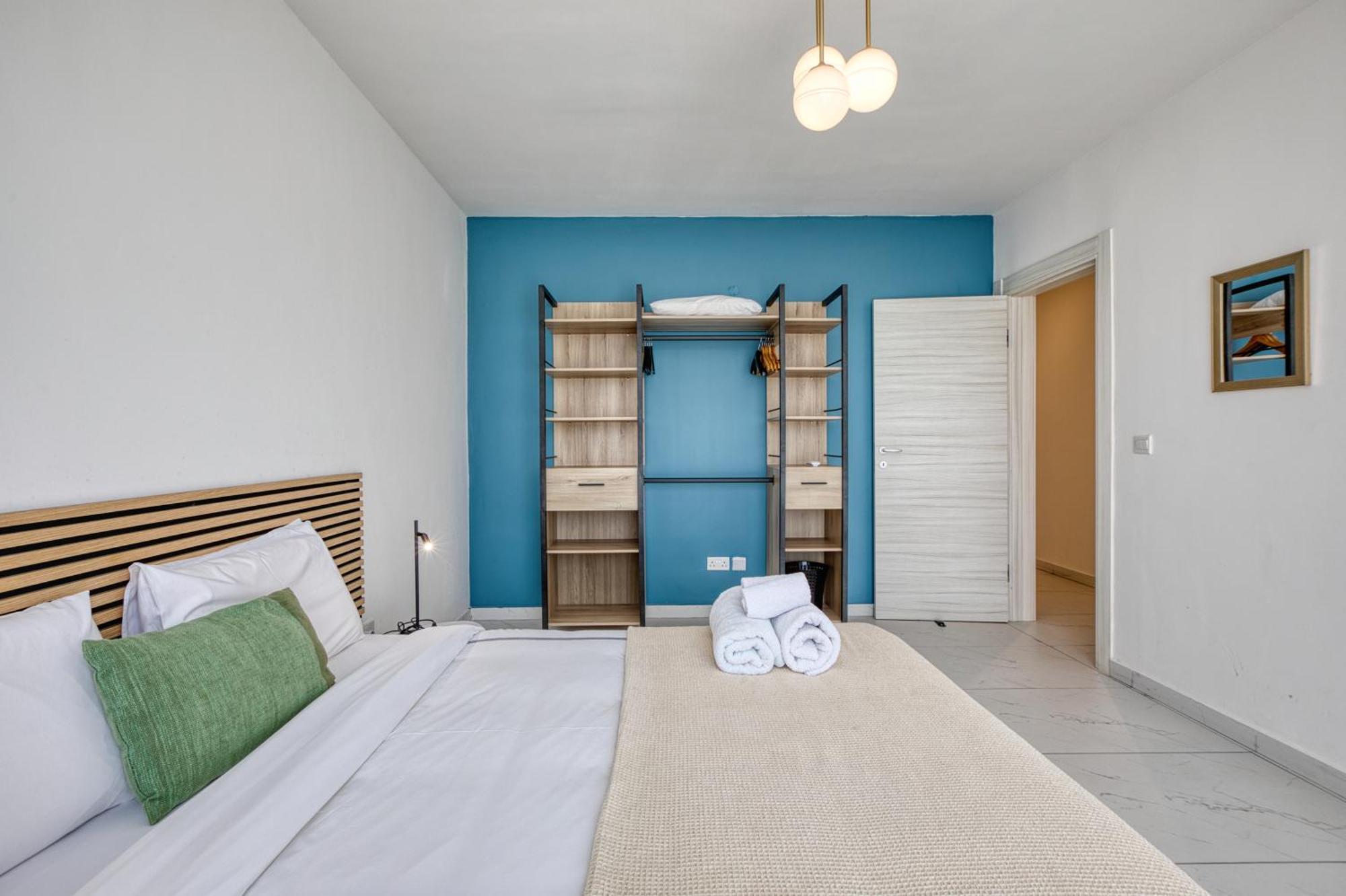 Blu Mar Sea View Apartments Сейнт Полс Бей Екстериор снимка