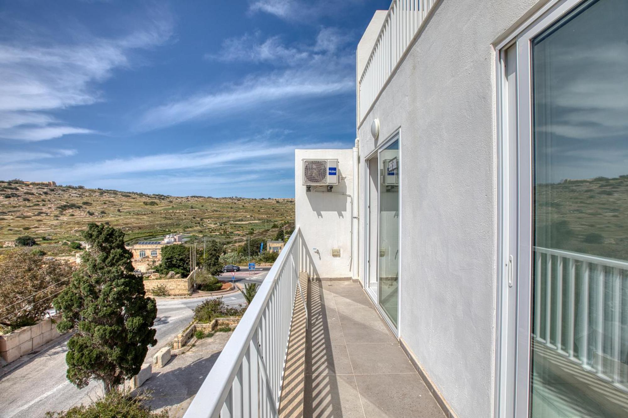 Blu Mar Sea View Apartments Сейнт Полс Бей Екстериор снимка