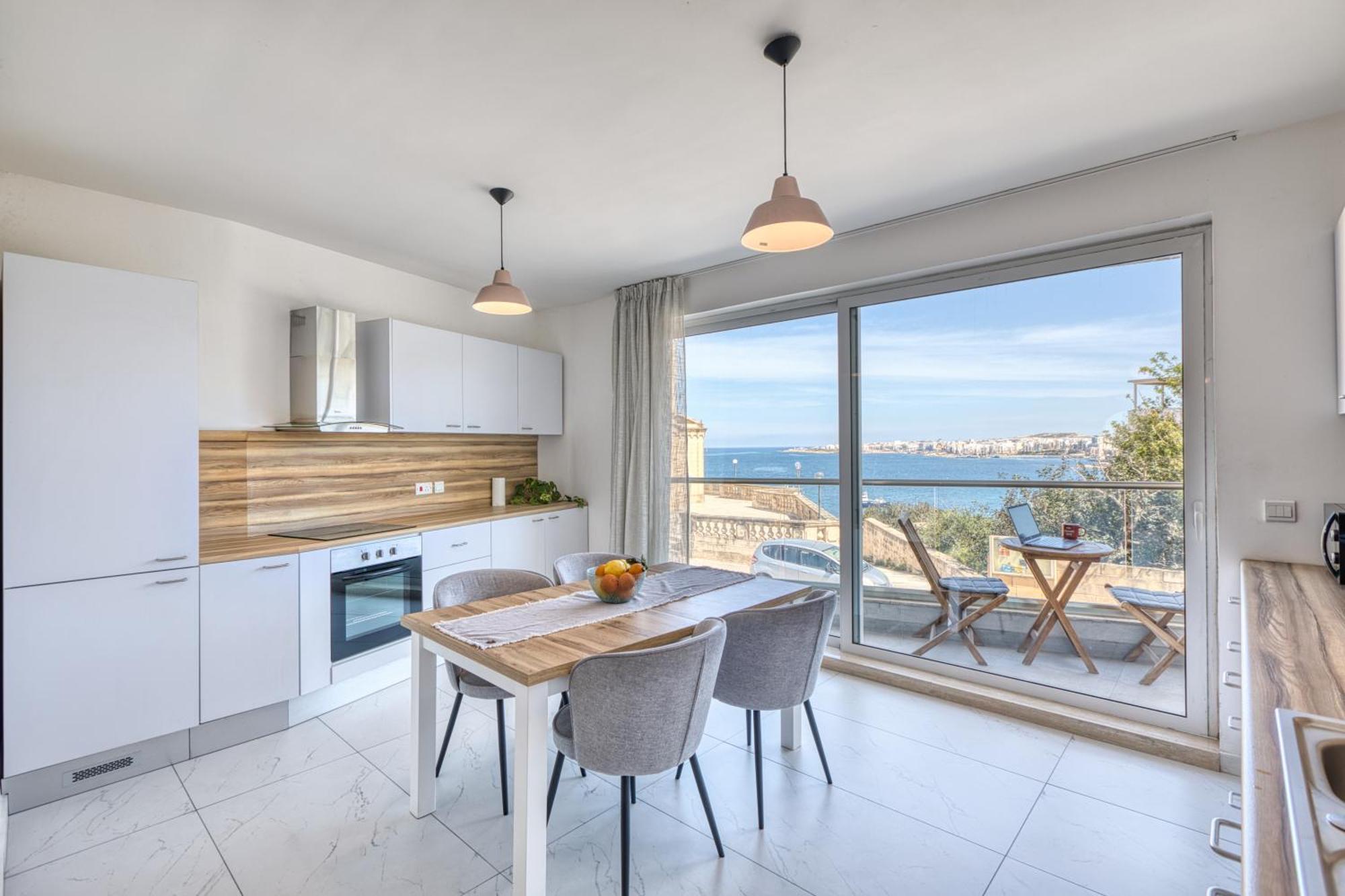 Blu Mar Sea View Apartments Сейнт Полс Бей Екстериор снимка